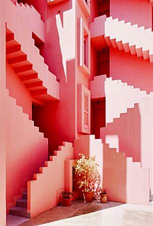 Bild "info:ricardo-bofill-4-la-muralla-roja.jpg"