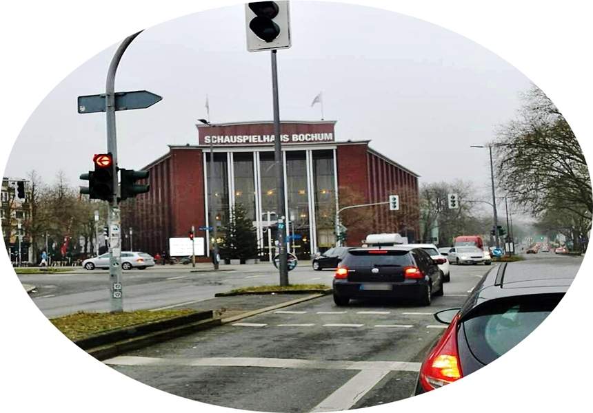 Bild "projekte-4:2022-02-Vor-dem-Schauspielhaus-Bochum.jpg"
